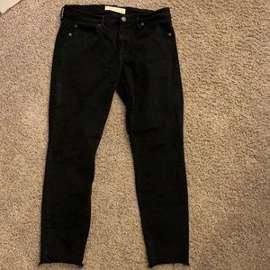 Gap True Skinny Ankle jeans- black/distressed hem